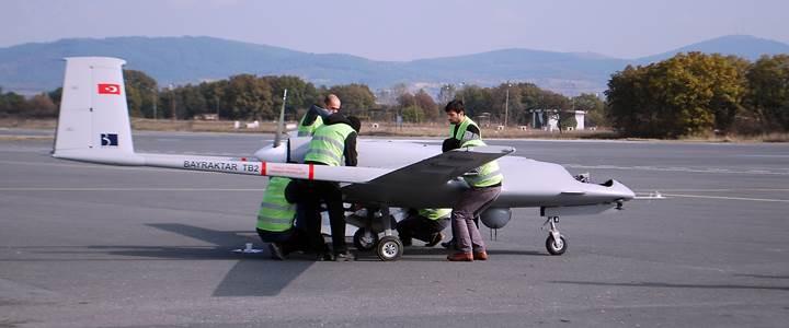 Ukraine receives UAVs purchased from Turkey: Poroshenko