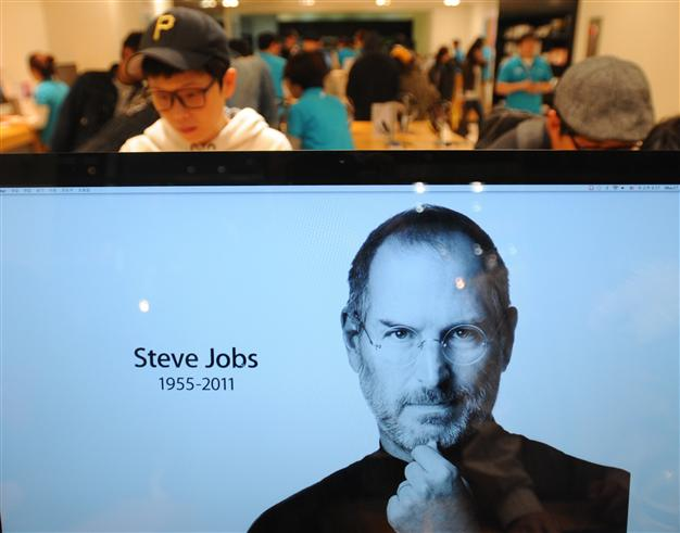 Apples visionary Steve Jobs dead at 56