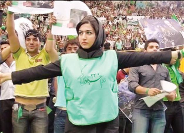 Iran puts ban on director