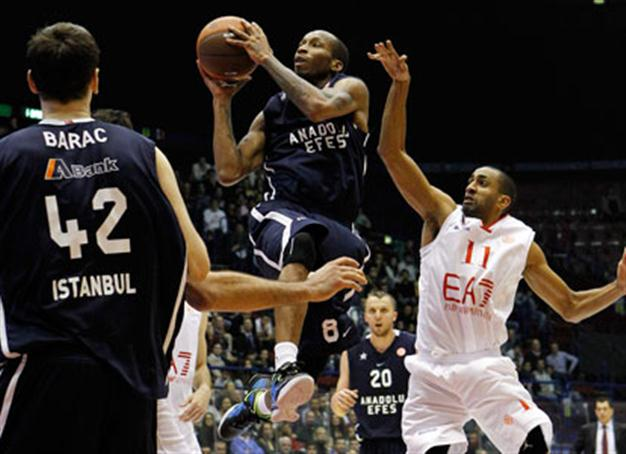 Anadolu Efes hosts Maccabi with lead in Group C at stake