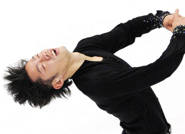 Takahashi triumphs at home despite fall
