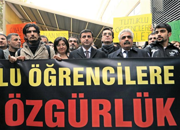 BDP leader stands behind arrested students’ trials