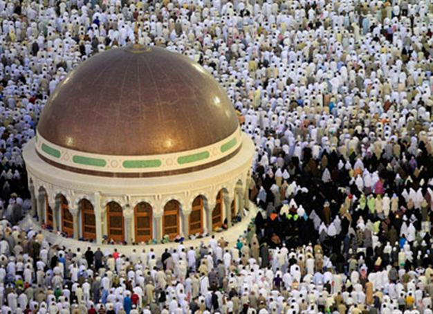Muslims begin hajj rites