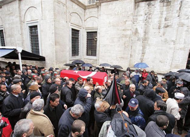 Ex-intelligence operative Kaşif Kozinoğlu laid to rest