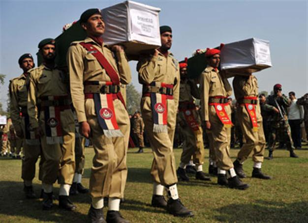 Pakistan buries troops amid fury over NATO strike
