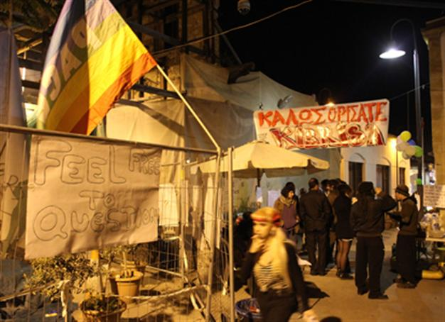 Youths occupy buffer zone in bid to reunify Cyprus