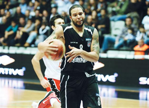 Beşiktaş thrashes Bandırma