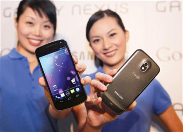 Samsung, Google unveil smartphone