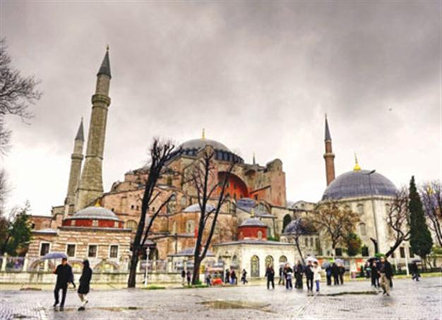 Earthquake sparks worry over the historic monuments