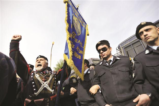 Greeks ease fears of coup