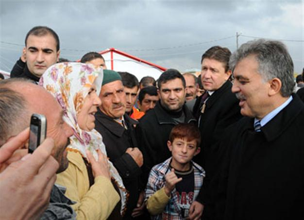 Turkish leaders share pain of Van quake victims
