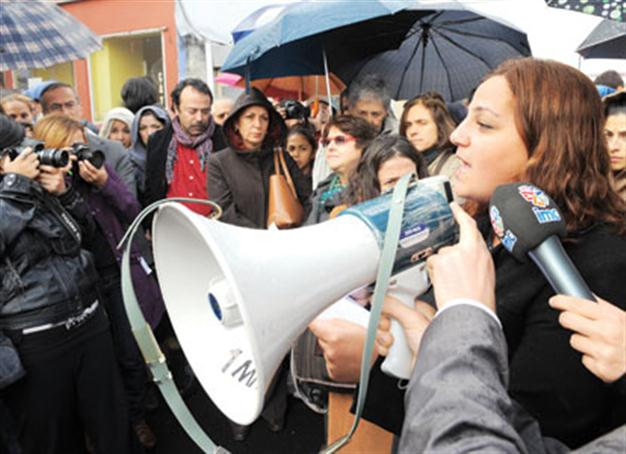 Turkish intellectuals protest arrest of publisher