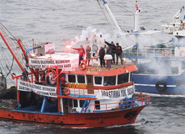 Turkish fishermen protest ministry decision on bluefish catch