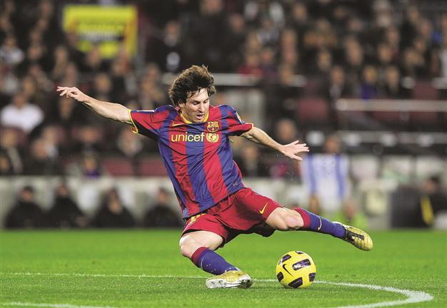 Messi, Ronaldo and Xavi nominees for FIFA award