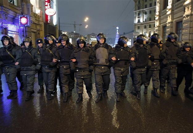 Russia sends troops to Moscow after protests