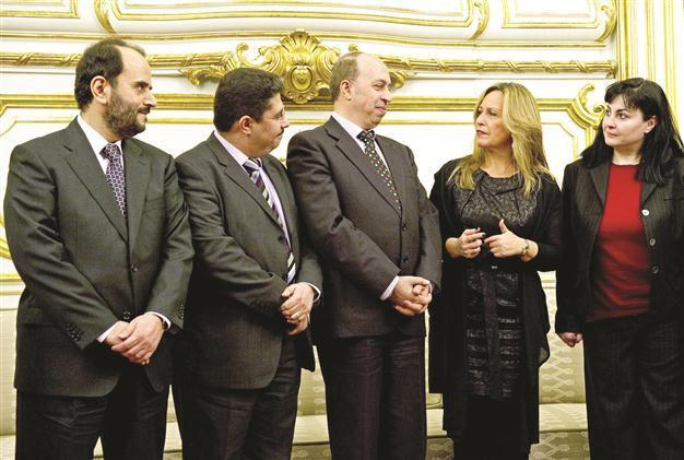 Syrian opposition meets with Clinton