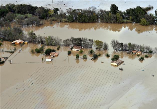 Three dead, hundreds evacuated in France