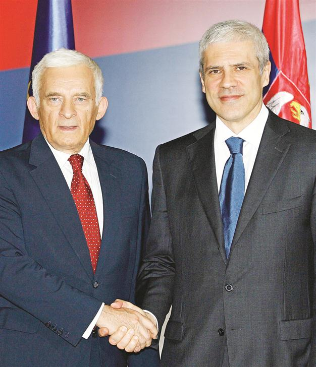Serbia vows not to give up on Kosovo