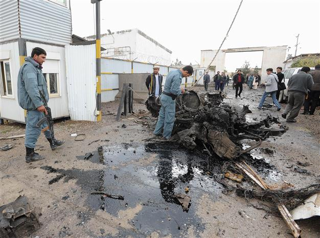 Roadside bomb kills 10 in Afghanistan: officials