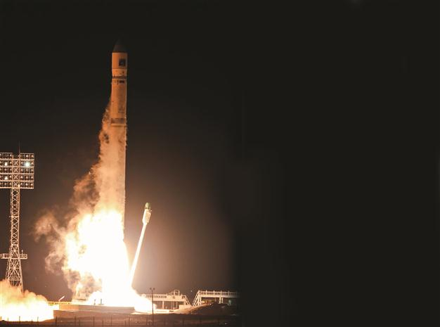 Russians try to save failed Mars spaceship