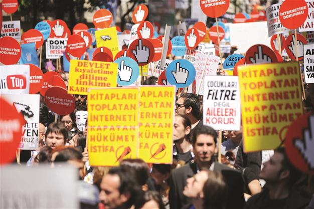 Delegation to question media, Internet freedom