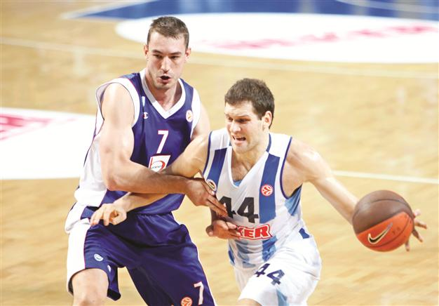 Fener plays at Caja, aims for the top