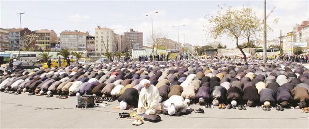 Project to employ religious figures triggers reactions