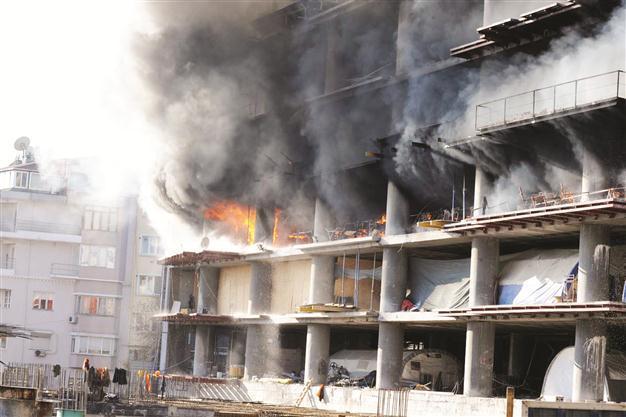 Fire destroys hotel contsruction area