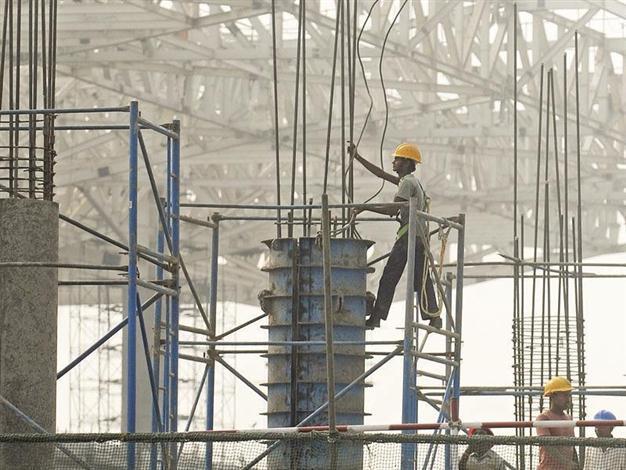 India’s industrial output drops 5 pct