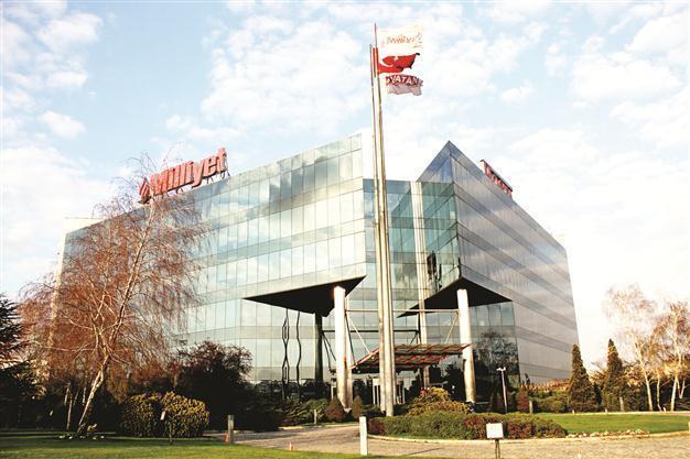 War of words heats up in paper ownership row