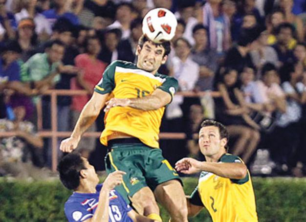Australia beat Thais to advance