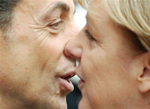 EU leaders pledge euro durability