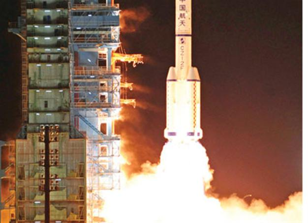 China launches spacecraft, aims space station by 2020