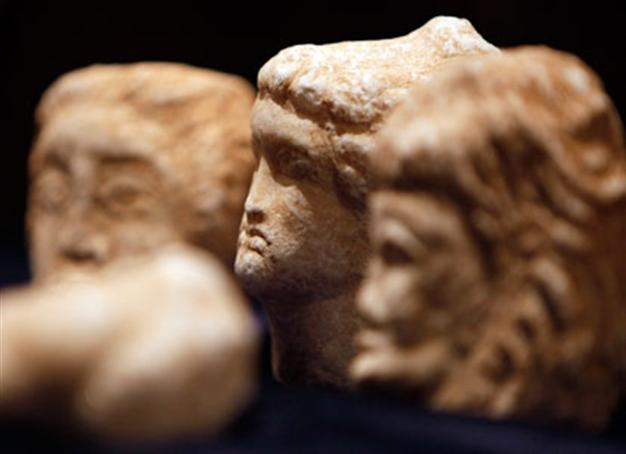 Libya displays seized Roman-era artefacts