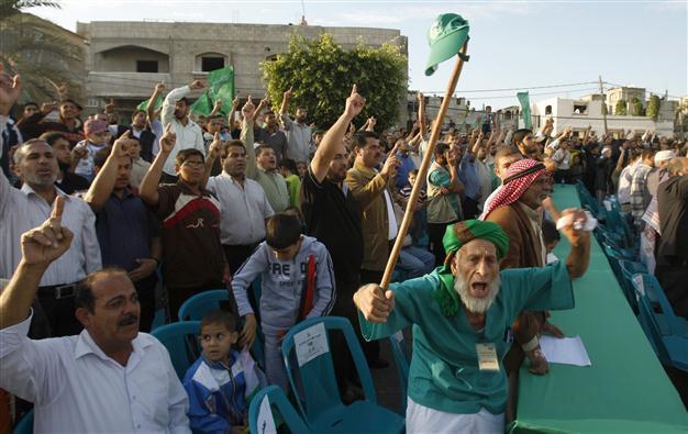 Israel names Palestinian prisoners to be freed