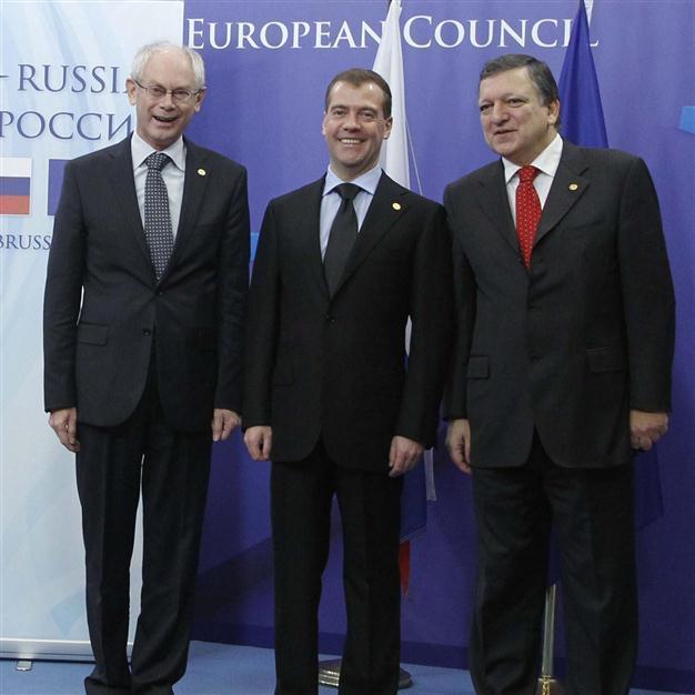 Russia pledges at least $10 billion to save euro