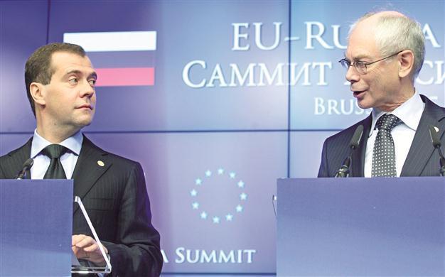 Moscow ready to invest in euro, says Russian president