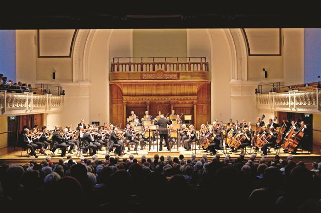 Royal orchestra vısıts cıty