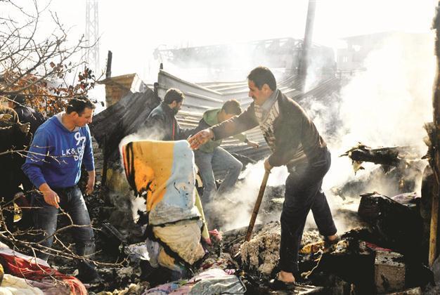 Tent fires in quake-hit Van cause fear among residents