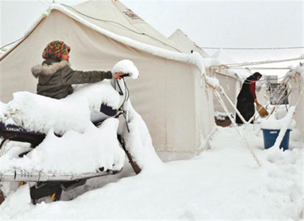 Cold temperatures take over life in quake town