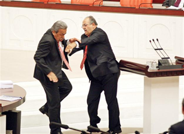 AKP deputy Uslu resists apology calls