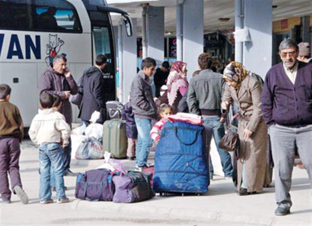 Thousands migrate from earthquake-stricken Van