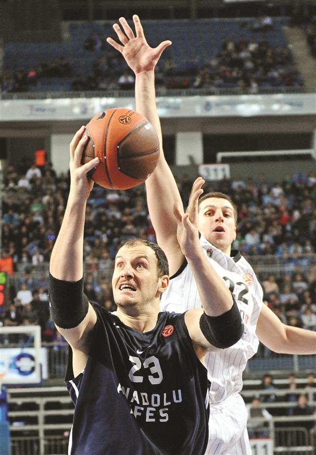 Anadolu Efes plays crucial Euro match in Belgium
