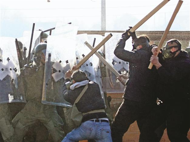 Clashes in north Kosovo shake Serbia’s EU hopes