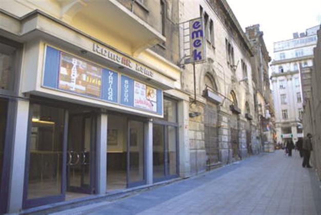 Foreign film critics react against Emek decision