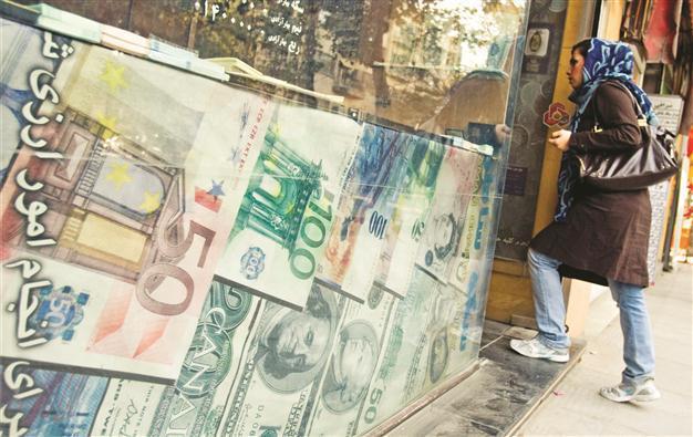 Iran worried over plunging currency