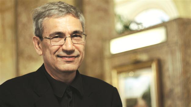 Orhan Pamuk promotes his new book in South America