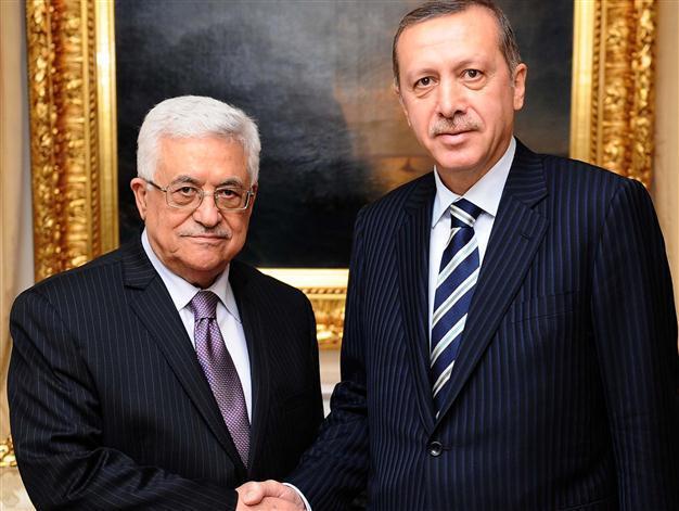 Mahmoud Abbas visits Palestinian ex-inmates