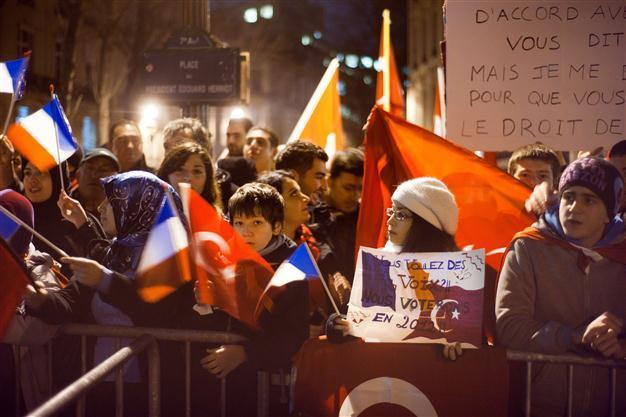 France votes punishment in new genocide law