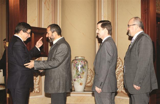 FM Davutoğlu calls for nonviolent resistence